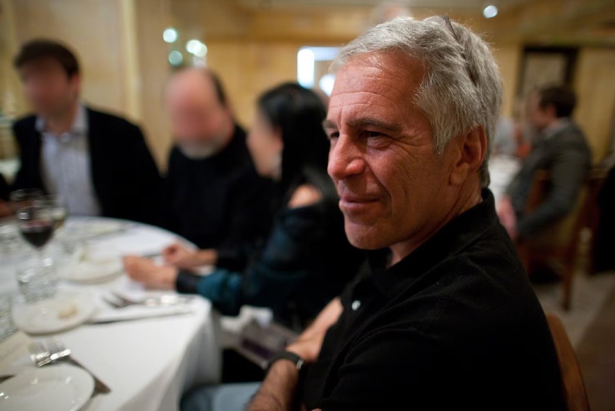 CEO-ul Hermès spune că a refuzat mai multe solicitări de întâlniri cu Jeffrey Epstein: „Era un prădător financiar” și avea „o reputație odioasă”