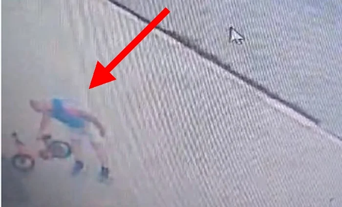 Găeștean filmat când fură o bicicletă. FOTO cronica-gaestiului.ro