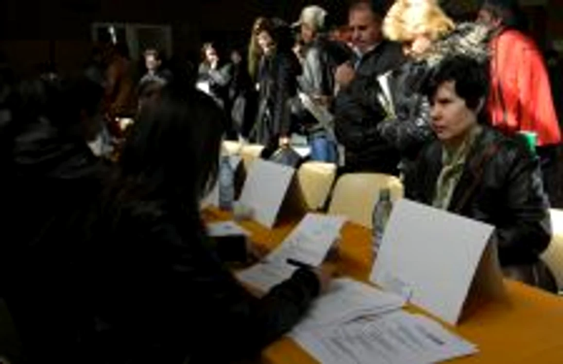 Bursa locurilor de muncă va fi organizată simultan în Piteşti, Câmpulung şi Curtea de Argeş