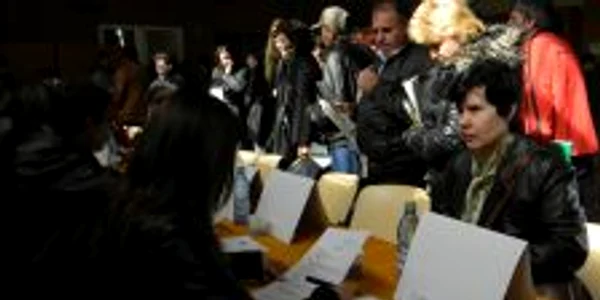 Bursa locurilor de muncă va fi organizată simultan în Piteşti, Câmpulung şi Curtea de Argeş