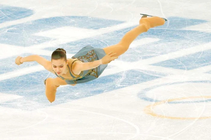 Sotnikova, în timpul exerciţiului care i-a adus medalia de aur la Jocurile Olimpice (FOTO: Reuters)