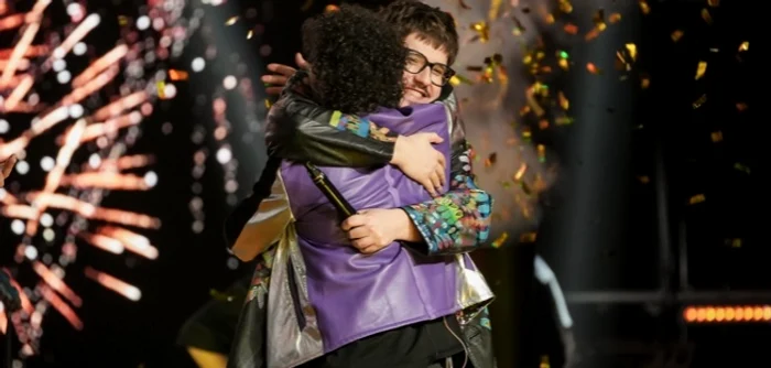 George, felicitat de mentorul său, Marius Moga foto: Antena 1