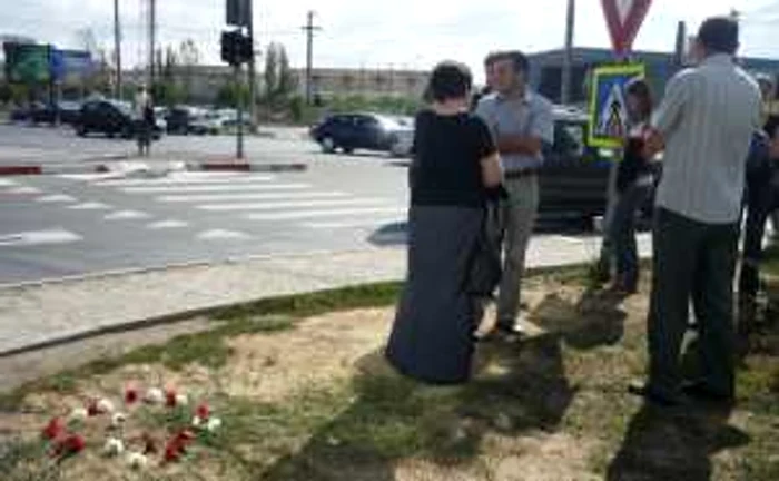 Flori pentru băiatul lovit mortal de TIR