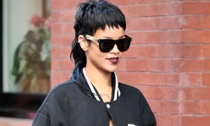 Rihanna, fără sutien (Foto: Splashnews) jpeg
