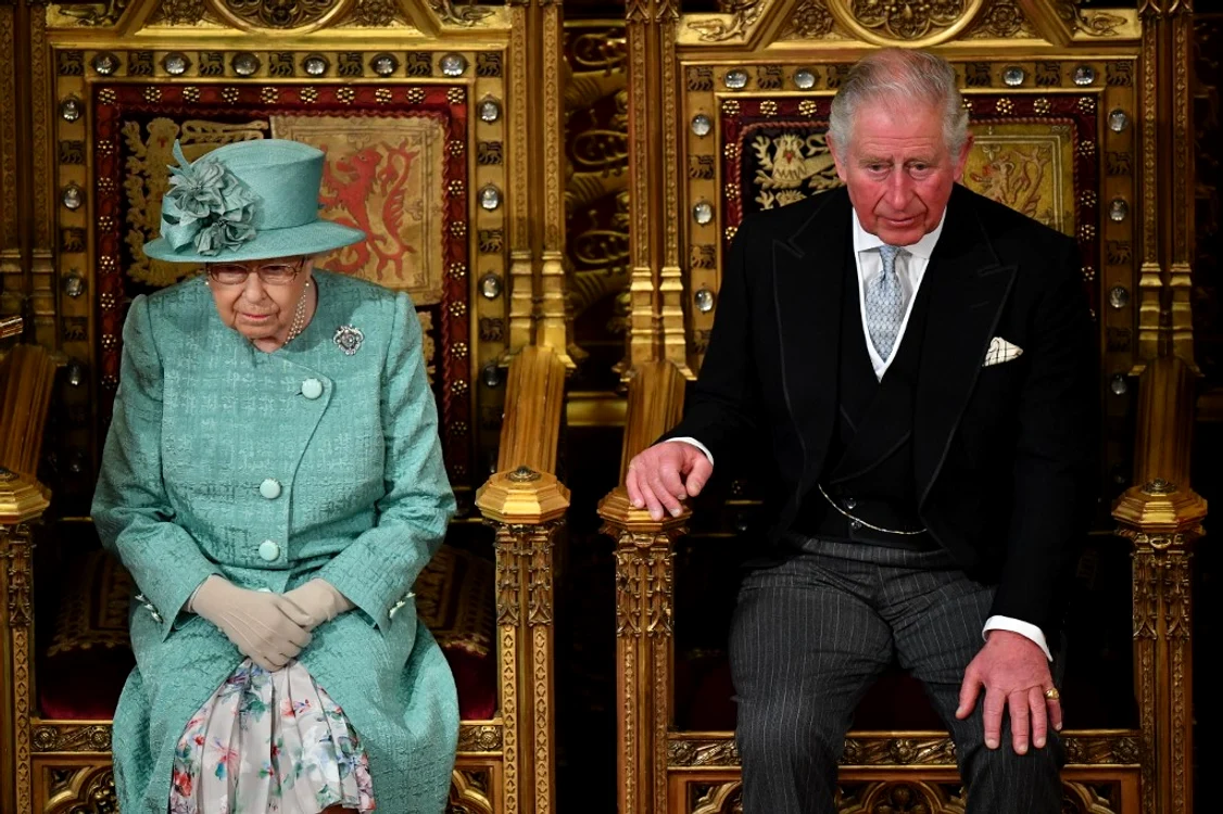 
    Charles e din ce în ce mai des alături de mama sa la întâlnirile oficialefoto: AFP  