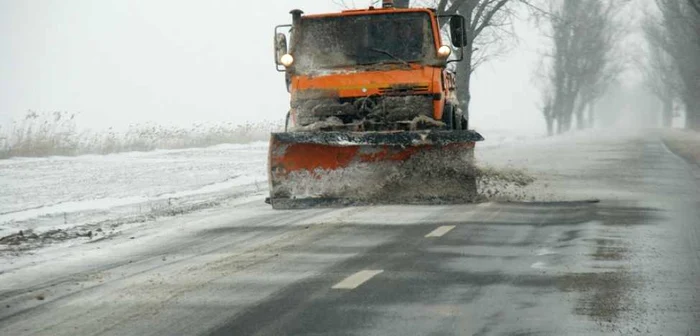 Şoferii sunt sfătuiţi să reducă viteza. FOTOArhivă.