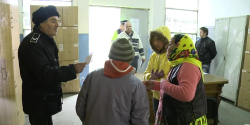 Poliţiştii le-au amendat pe femei