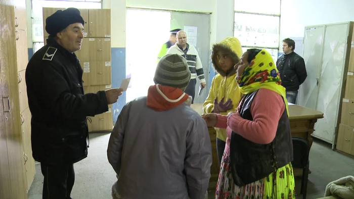 Poliţiştii le-au amendat pe femei