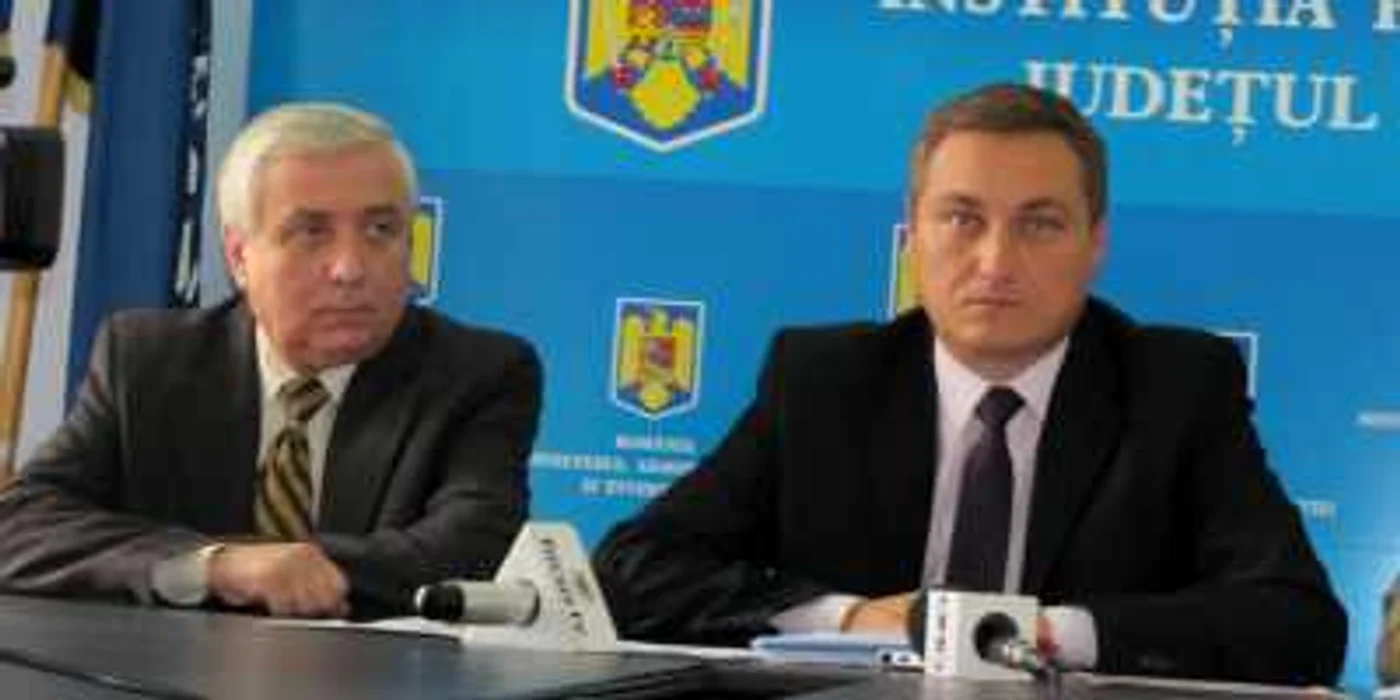 Prefectul Sorin Hornea este sfătuit în deciziile sale de noul său consilier, Romeo Paul Postelnicu