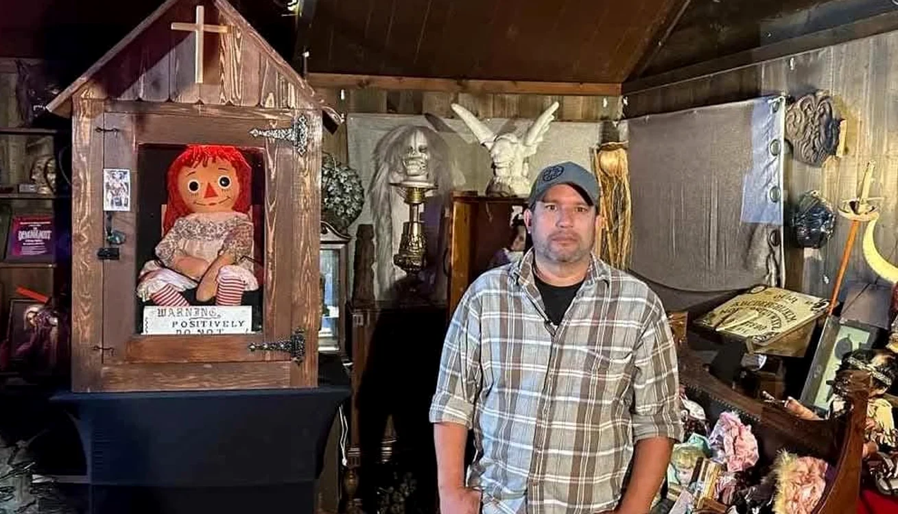 Un investigator paranormal, găsit mort în timpul turneului cu păpușa „posedată” Annabelle FOTO: X