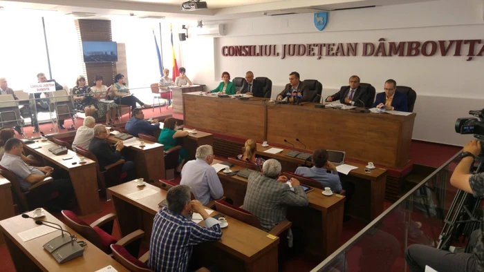 PNL a solicitat, prin vocea liderului de grup al consilierilor judeţeni PNL, Popa Aurelian, o dezbatere în comisiile de specialitate în cadrul unei şedinţe ordinare de Consiliu Judeţean