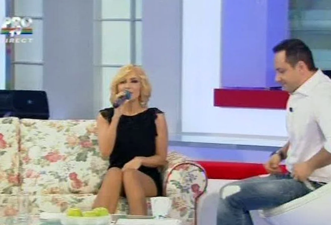 
    Daniela Gyorfi i-a arătat chiloţii lui Cătălin Măruţă (Foto: captură video Pro TV)  