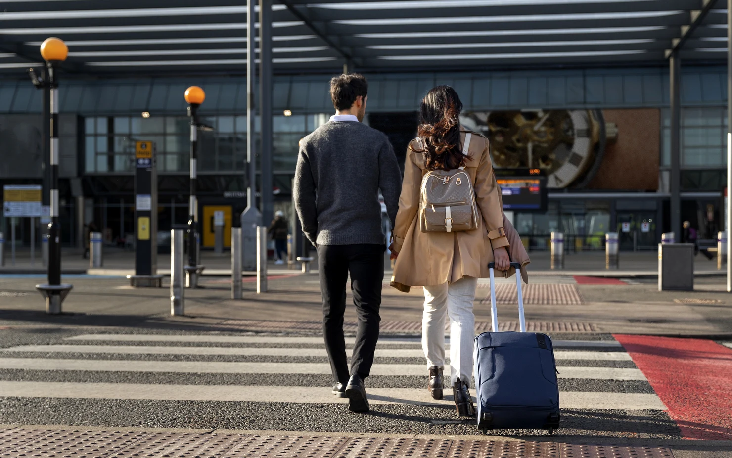 Cum strâng românii din Occident bani pentru case în România: „Stau la comun de 20 de ani, dar au renovat case unde nu se mai întorc”