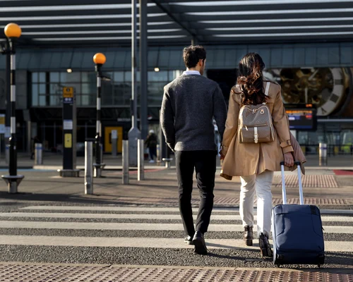 Romani la aeroport  Sursa Freepik com jpg