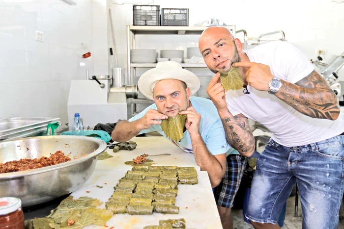 Giani a gătit sarmale  în foi de viță, la ”Poftiți pe la noi” 
