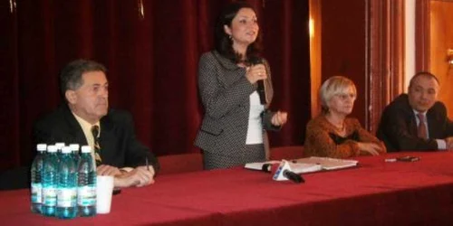  Secretarul de Stat Oana Badea le-a explicat directorilor noua lege a educaţiei
