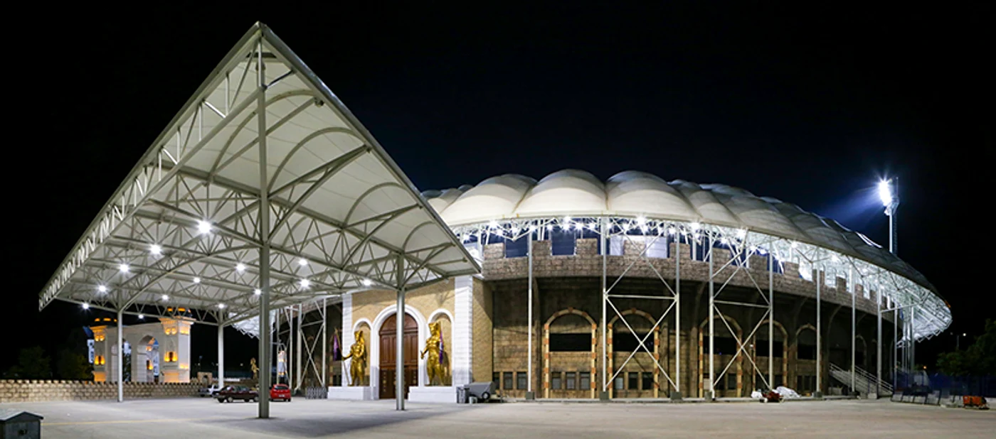 
    Otoman Stadium poate părea pentru unii luxos şi modern, iar pentru alţii de foarte mare prost gust, în ciuda investiţiilor de multe milioane de euroFoto Click!  