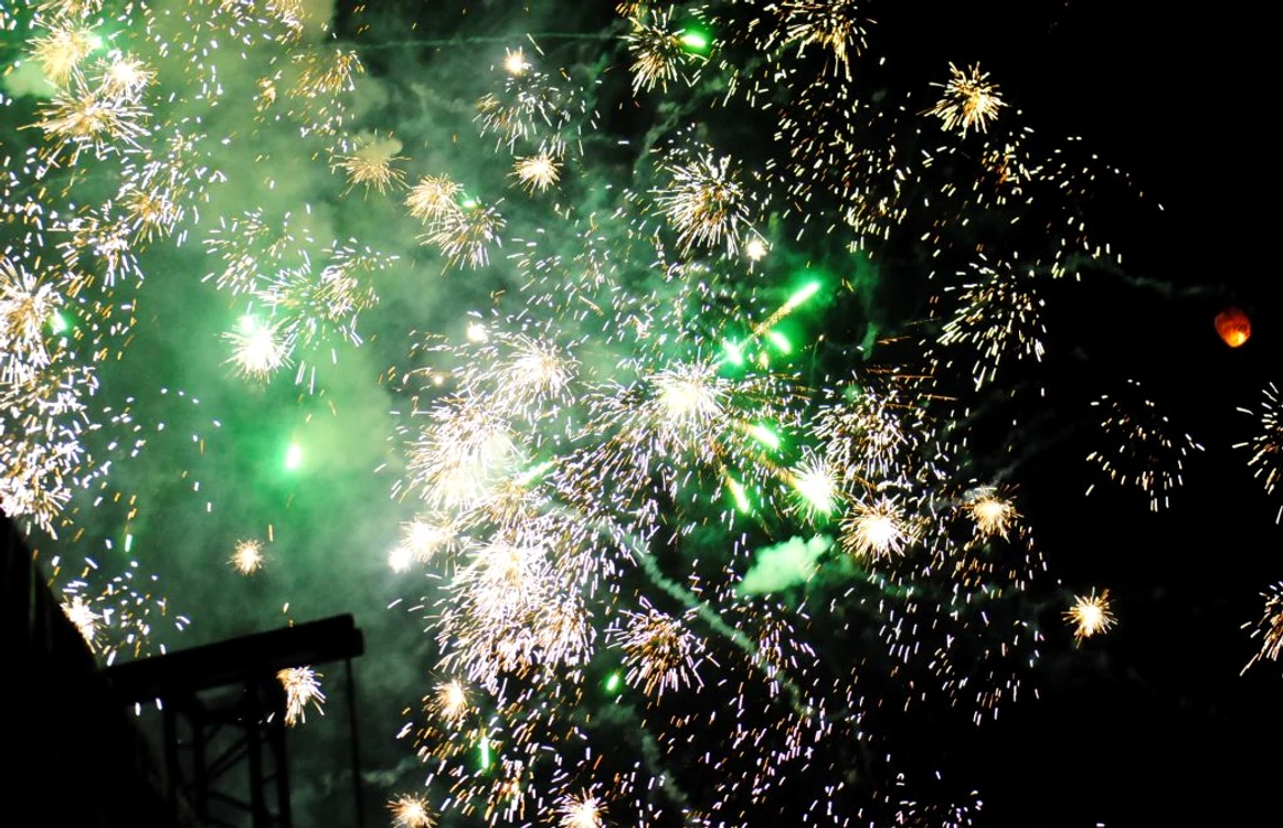 Un american a murit în timp ce privea focul de artificii, din cauza unui glonţ în cap, tras probabil de cineva care sărbătorea