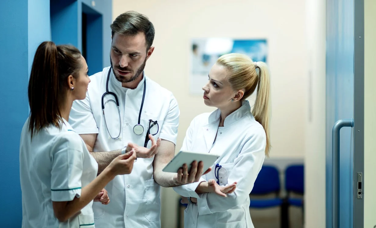 Medicii și profesorii, în topul încrederii la nivel mondial. 