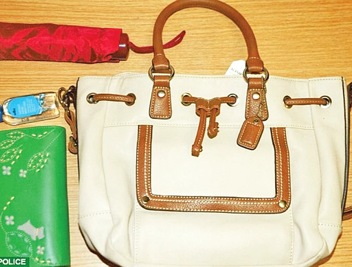 
    Bunurile furate  de la englezi  erau dosite în  locuinţele hoţilor  