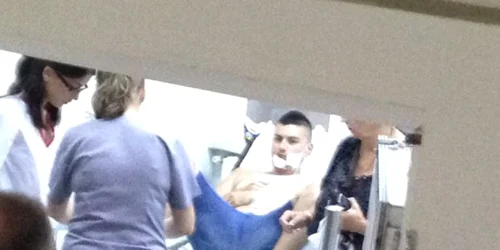 Tânărul de 22 de ani a primit îngrijiri medicale 