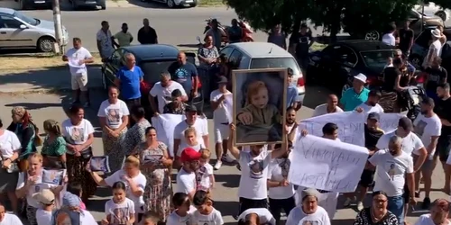 protest copil mort calafat captura tvr Craiova png