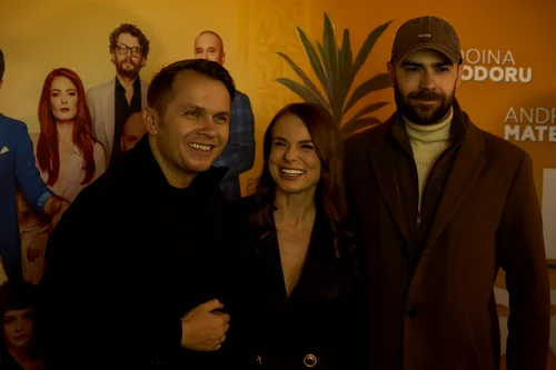 Codin Maticiuc, Cătălina Grama și Denis Hanganu la premiera piesei „6 inimi, 3 greșeIi”, produsă de Teatrul Maidan. FOTO: Alin Mihalache