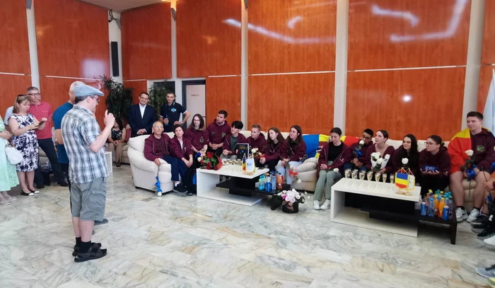 Cristian Presură și echipa de robotică FOTO Ștefan Both