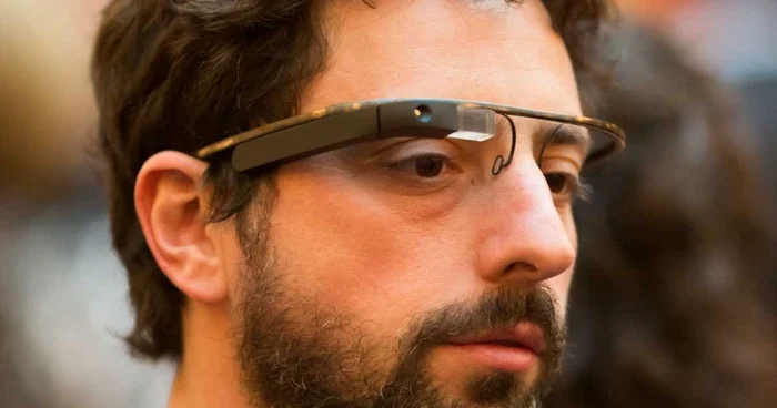 Sergey Brin se afişează peste tot cu Google Glass