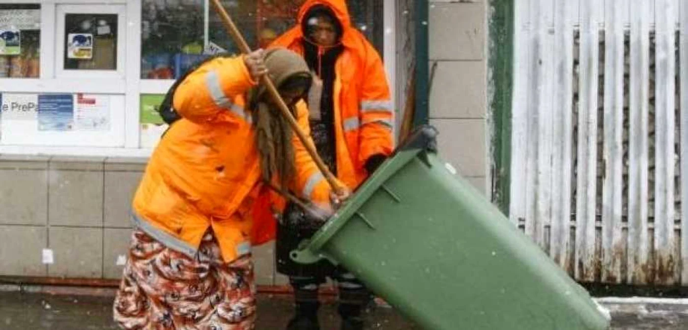 Măturătorii Salubrităţii mai pot mătura doar un an străzile oraşului. Foto: arhivă