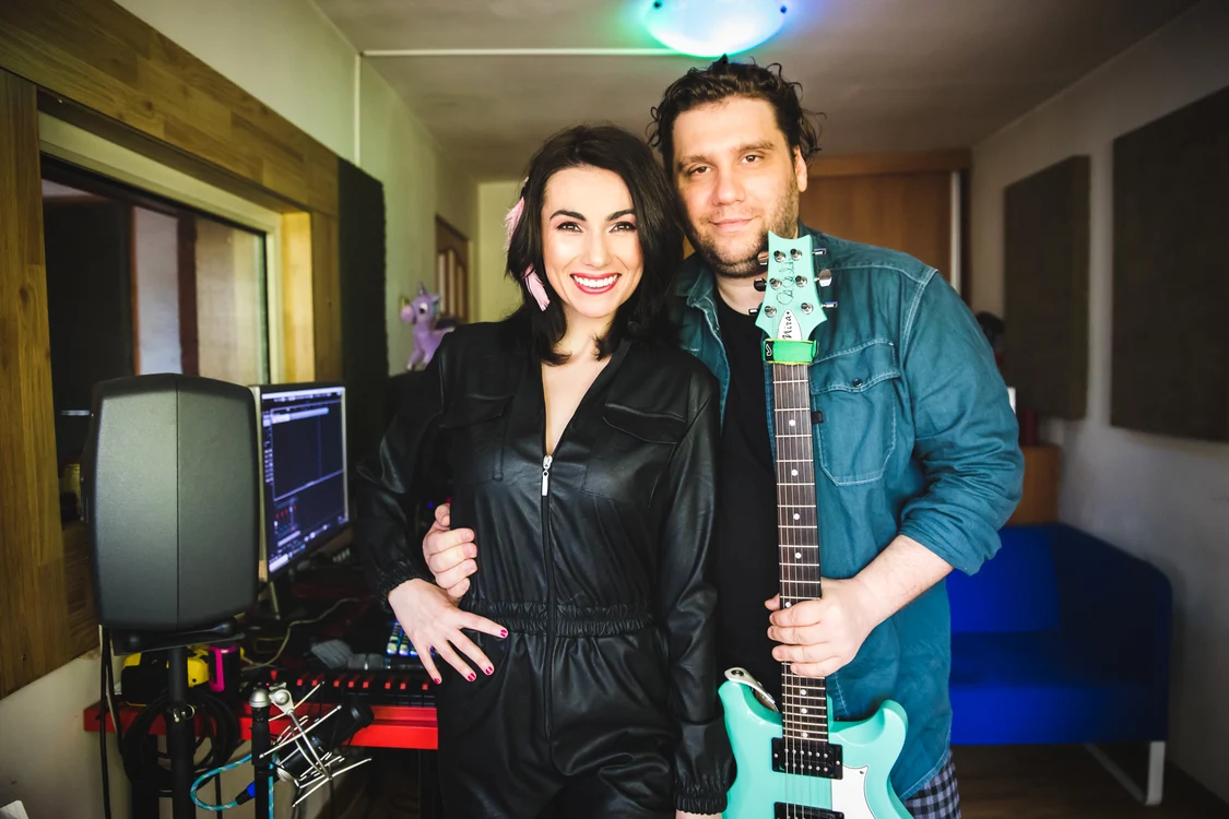 Navi și Andrei Grigore vor susține un concert online de 1 Mai, alături de mulți alți artiști