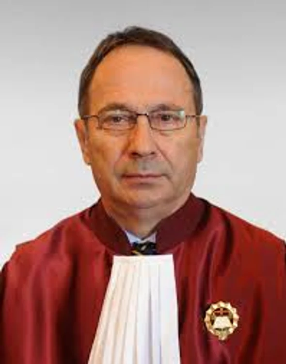 
    Alegerea lui Valer Dorneanu dovedește că acum PSD are majoritatea la Curtea Constituțională  