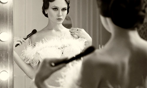 1 femeie 1920 shutterstock 268060799 jpg jpeg