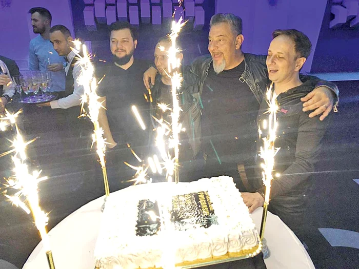 Au petrecut până în zori