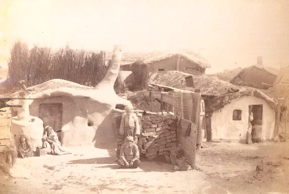 Casă tătărească din Dobrogea. Fotografie de Anatole Magrin (© Imago Romaniae)