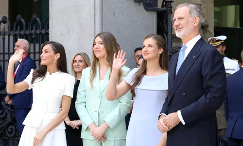 Regina Letizia, Regele Felipe și fiicele lor, Prințesa Leonor și Infanta Sofia la întâlnirea cu Papa Leon FOTO FOTO Casa Regală spaniolă (1) jpg