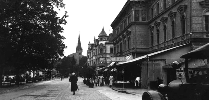 Promenada era cea mai aglomerată stradă a Braşovului. foto:casasfatului.ro