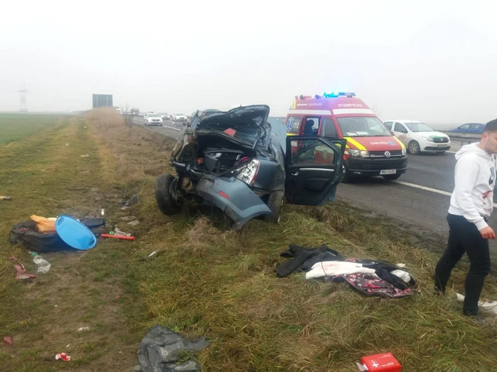 Accidentul s-a produs la câţiva kilometri de intrarea în Piteşti FOTO: ISU Argeş