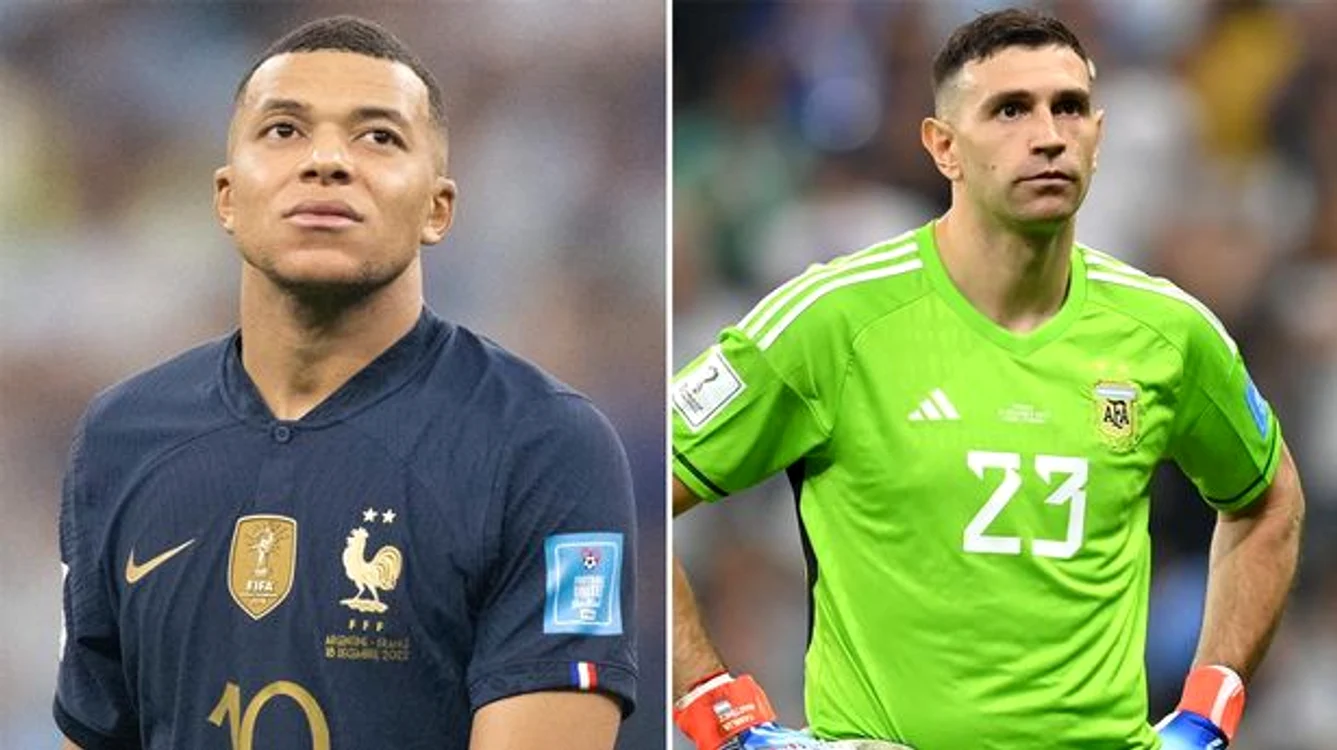 Mbappe (stânga) a marcat de trei ori în poarta lui Martinez. FOTO: Facebook