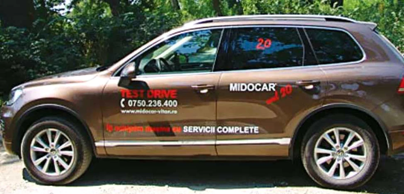 Noul Volkswagen Touareg impresionează prin masivitate,  designul este unul plăcut şi, în acelaşi timp, modern
