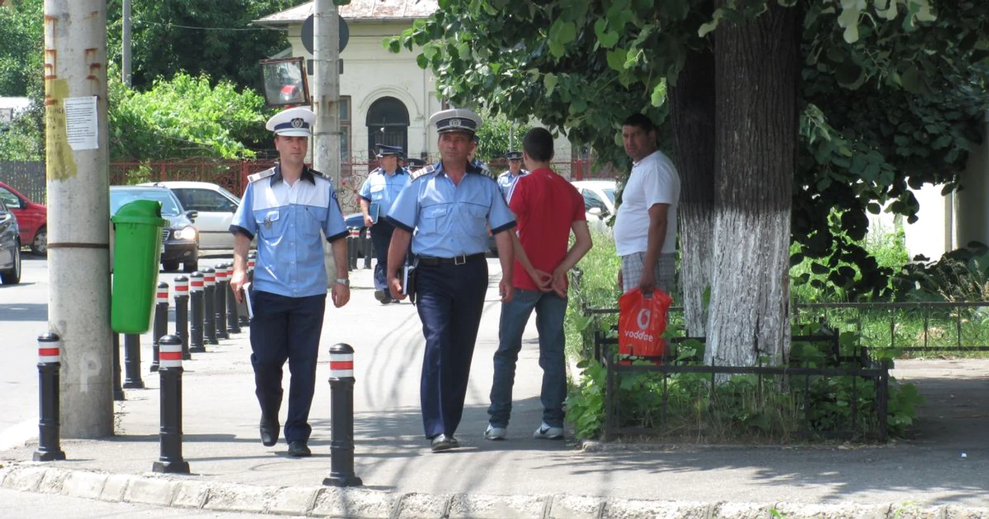 Ploiestenii care cred ca l-au vazut pe suspect sunt rugati sa ceara ajutorul politistilor (foto arhiva)