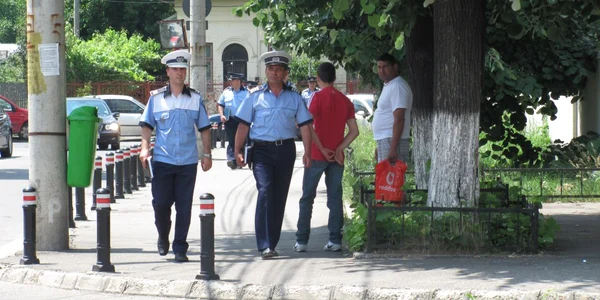 Ploiestenii care cred ca l-au vazut pe suspect sunt rugati sa ceara ajutorul politistilor (foto arhiva)