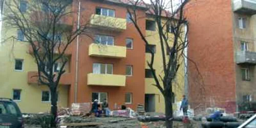 Un bloc din Reşiţa a fost izolat prin programul guvernamental