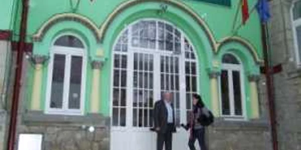 Mama fetei a fost şocată de incident, mai ales că nu ştia nimic de relaţia fiicei sale