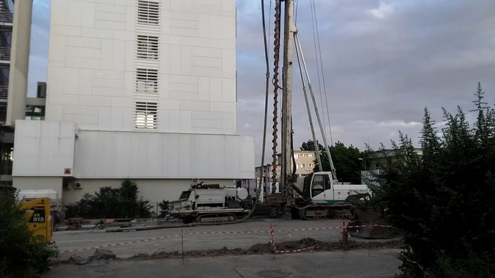 PrimÄria PiteÅti a autorizat construirea unui bloc dupÄ ce a notificat un mort. Vecinii afectaÅ£i spun cÄ n-au fost nicioadÄ consultaÅ£i, aÅa cum cere procedura