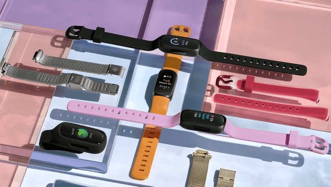 Fitbit a lansat Inspire 3, Versa 4 și Sense 2, o brățară și două smartwatch-uri
