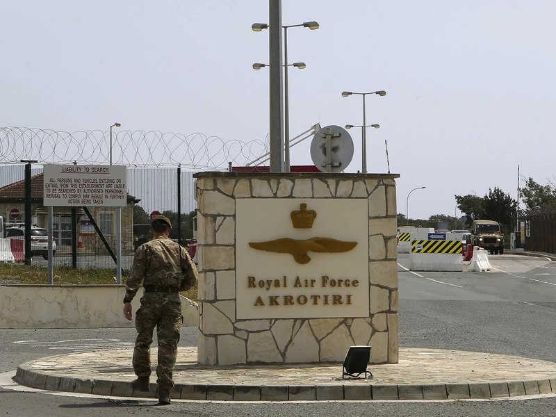 Tensiuni între Londra și Nicosia după ce o dronă a lovit baza militară de la Akrotiri. Ciprul amenință cu renegocierea acordului