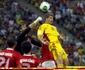  Volkan Demirel si Bogdan Stancu in meciul Romania Turcia FOTO Reuters
