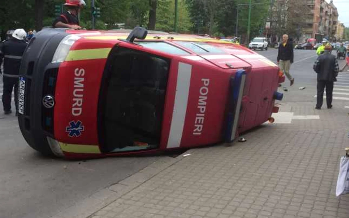 Autospeciala s-a răsturnat FOTO Bogan Iancu