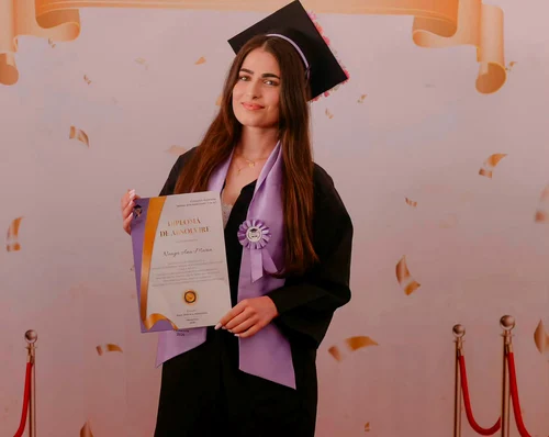 Ana Maria Neagu, la absolvirea liceului